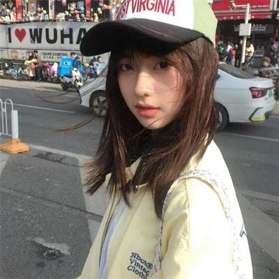 绿衣女子